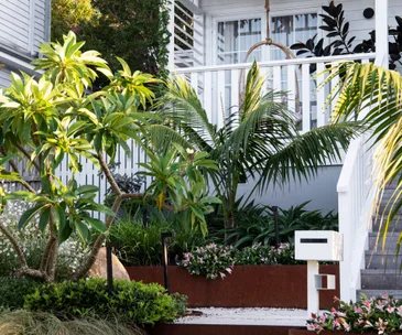 A cool and calm garden embodies coastal chic with the aid of native plantings