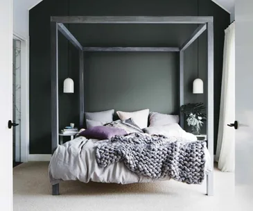 four poster bed