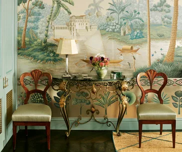 home of Hannah Cecil Gurney, daughter of de Gournay founder Claud Cecil Gurney and now director of the handpainted wallpaper company. She has lived in a wonderland of wall coverings since childhood. So, it's little surprise that her London home is a fabulous fairytale of colour and pattern.