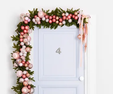 How to decorate your front door for Christmas