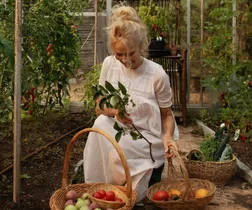 Pamela Anderson’s gardening guide is pure joy 