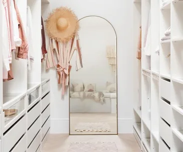 wardrobe organisation