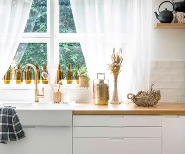 White kitchen with timber bentchtop
